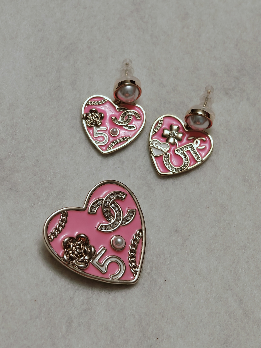 Fashion Jewelry Pink Heart Brooch and Stud Earring Set with Gold Accents